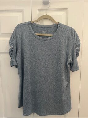 d&co Active Heather Slate Short Sleeve Ruched Tee